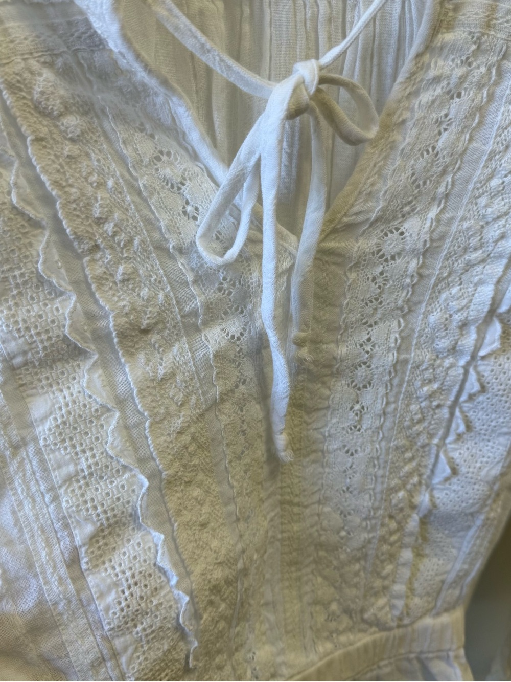 BRAND NEW- American Eagle Outfitters White Lace-Trim Peasant Blouse - Picture 3 of 9
